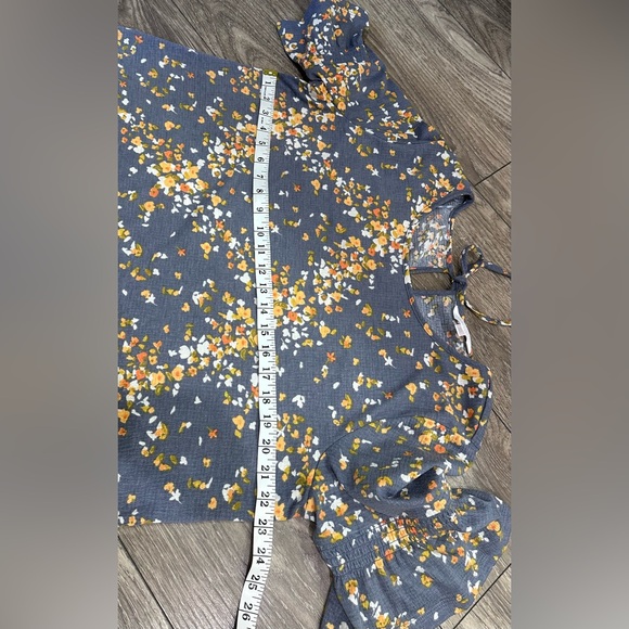 Lauren Conrad Scattered Flower Bell Sleeve Blouse - Size XL - Picture 6 of 7